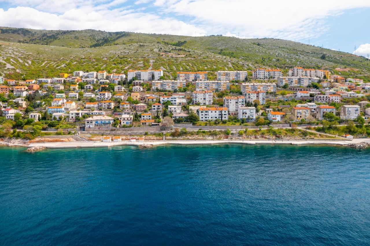 Apartments By The Beach Adela Senj Senj  Buitenkant foto